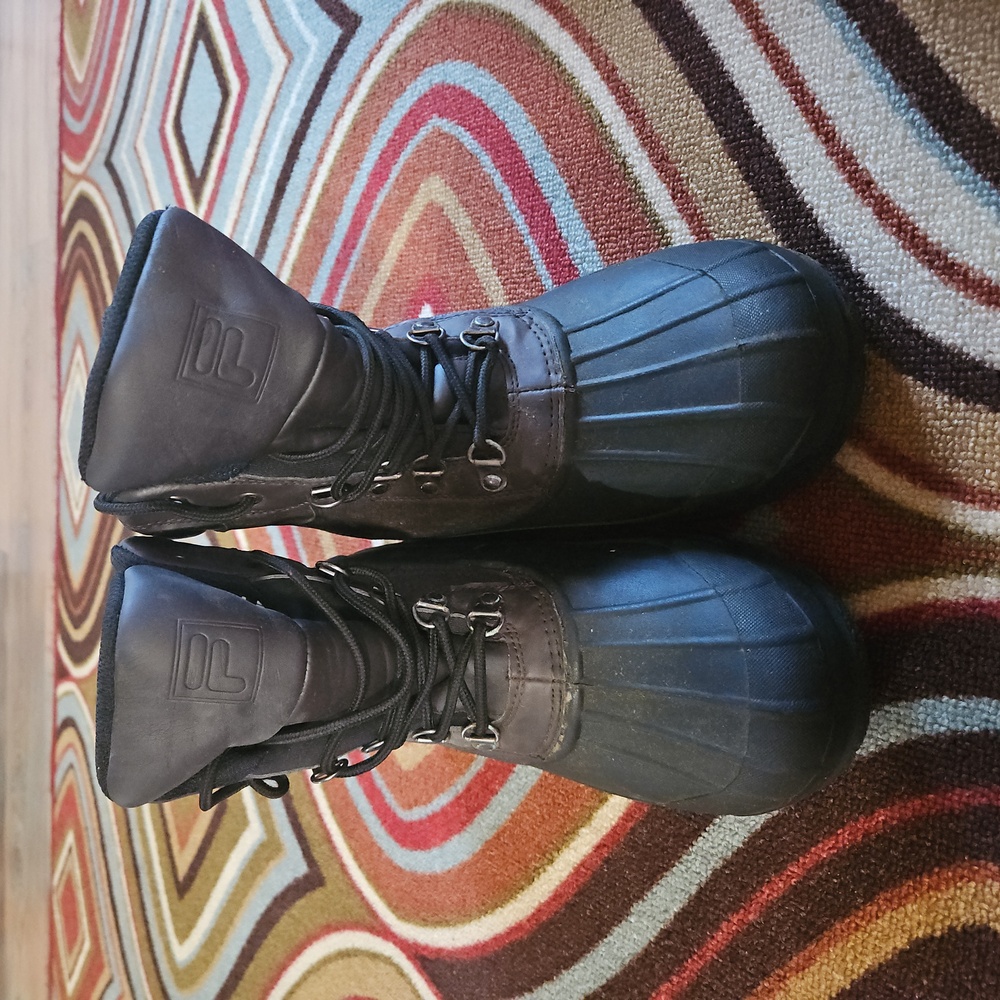 Men's Size 8 Fila Duck Style Boot